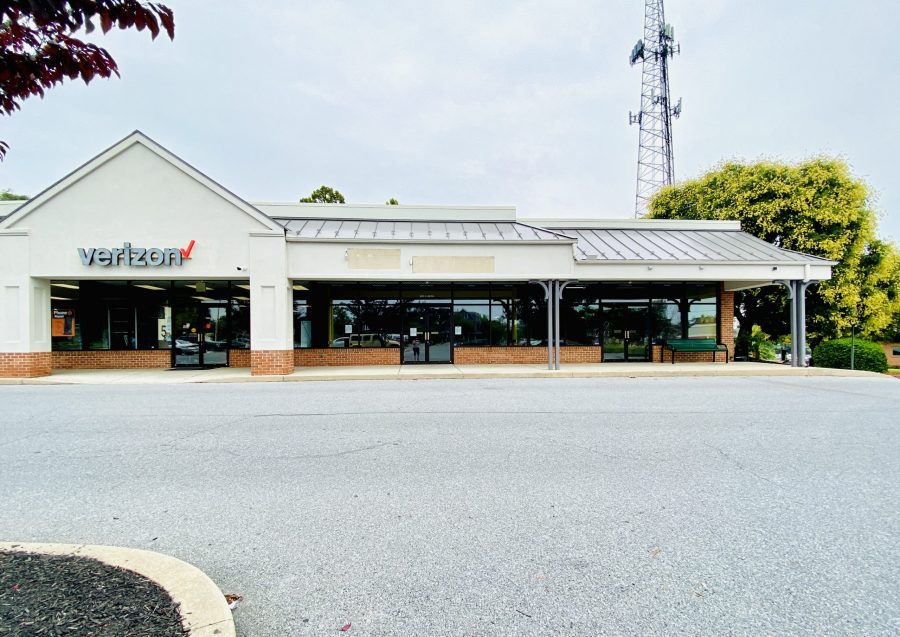 End-Cap Retail on Columbia Ave Available For Lease!